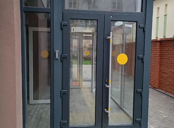 Apartments Domovik Миру 11С /11